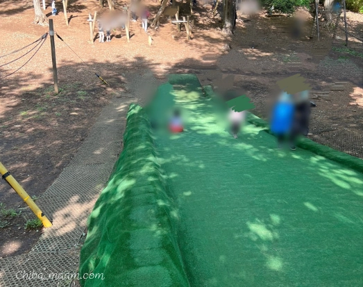 3歳でもできるアンデルセン公園のそり滑り